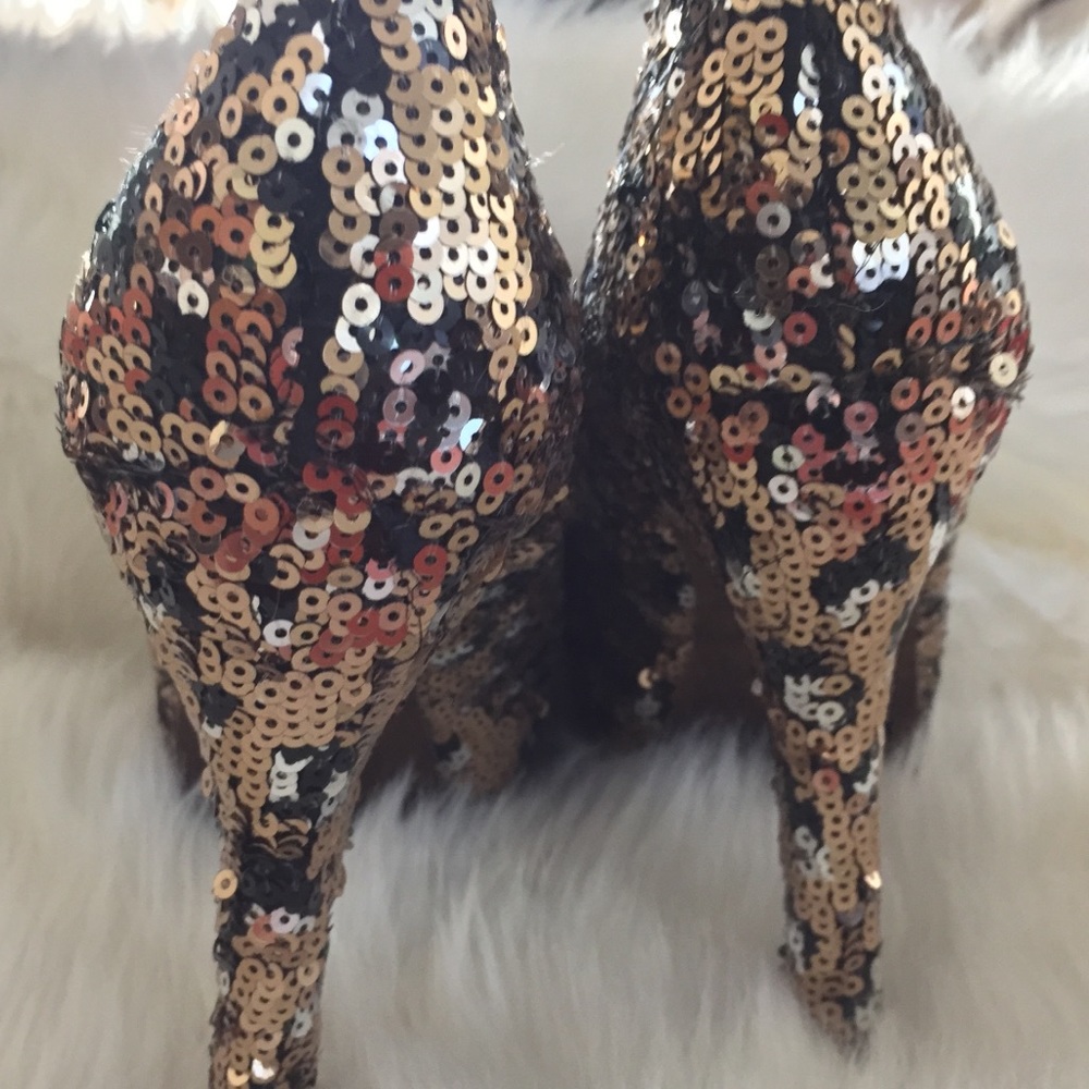 Betsey Johnson “Shiner” Sequin Platform Heels 🪩 - Picture 3 of 7